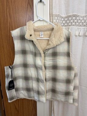 Plaid Sherpa-Lined Vest in Cream and Olive